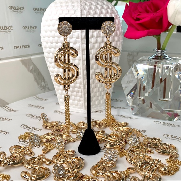 Moo-lah Earrings - Picture 3 of 3